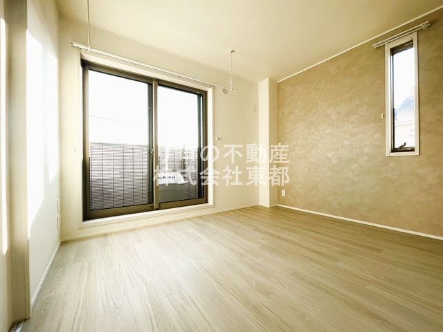 その他部屋・スペース　２面採光なので、明るく風通しのよい過ごしやすいお部屋です♪