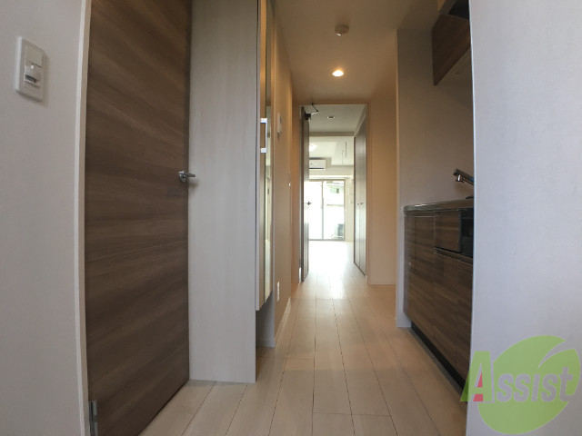 玄関　玄関から撮影しました。長い廊下は走りたくなりますね。