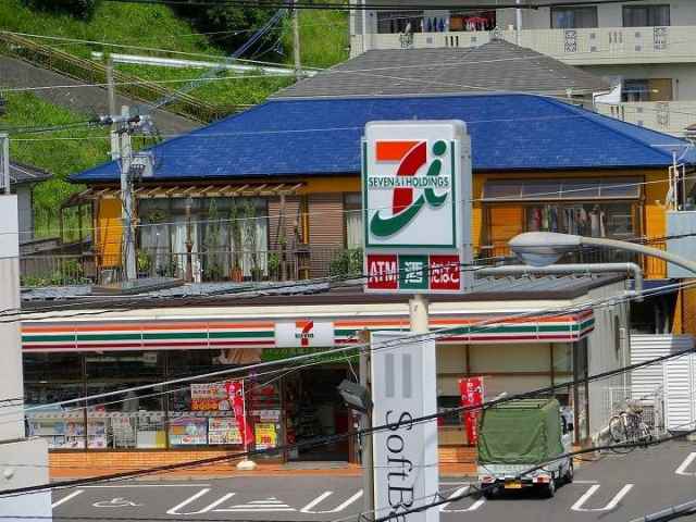 コンビニ　セブンイレブン鹿児島東谷山６丁目店（コンビニ）まで504m