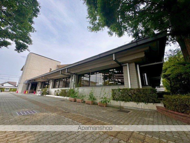 図書館　東近江市立図書館八日市図書館（図書館）まで338m