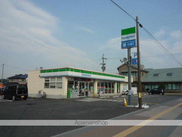 コンビニ　ファミリーマート八日市東浜店（コンビニ）まで664m