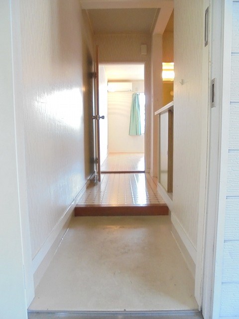 玄関　写真は202号室です（参考）