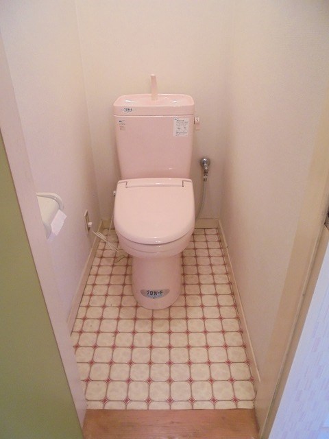 トイレ　写真は202号室です（参考）