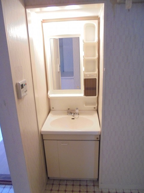 洗面設備　写真は202号室です（参考）