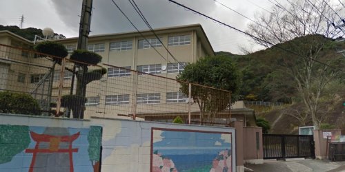 中学校　長崎市立深堀中学校（中学校）まで1205m
