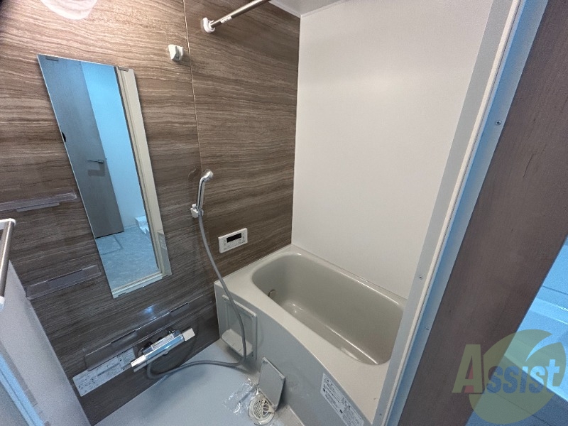 バス・シャワールーム　設備の優れた浴室です。湯船に浸かって一日の疲れを取りましょう