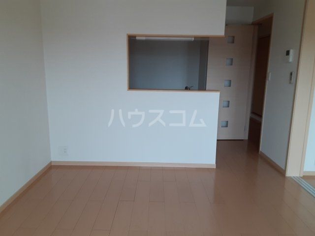 エムズ サニー ガーデン VIIIの居間写真
