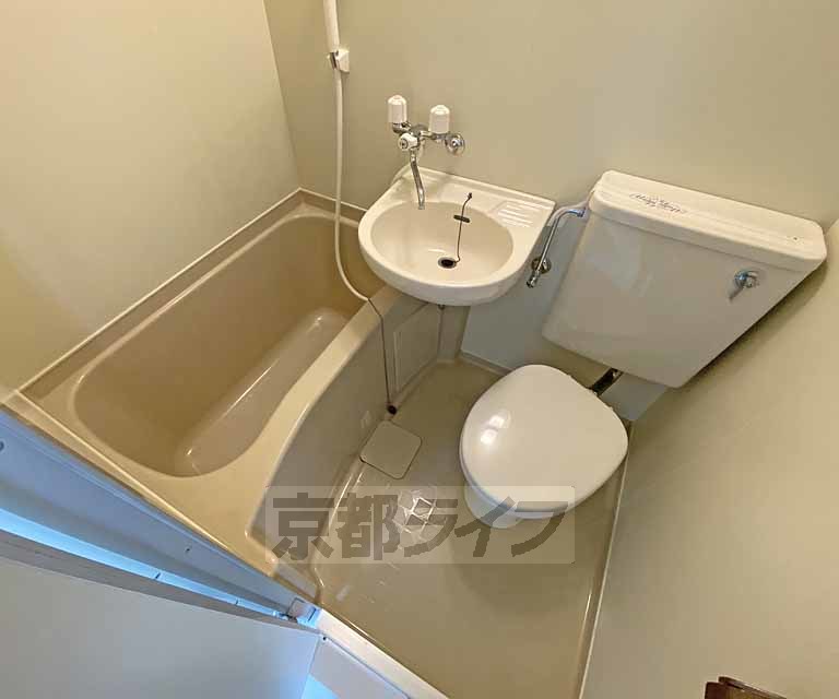 バス・シャワールーム　３点ユニットバスです。