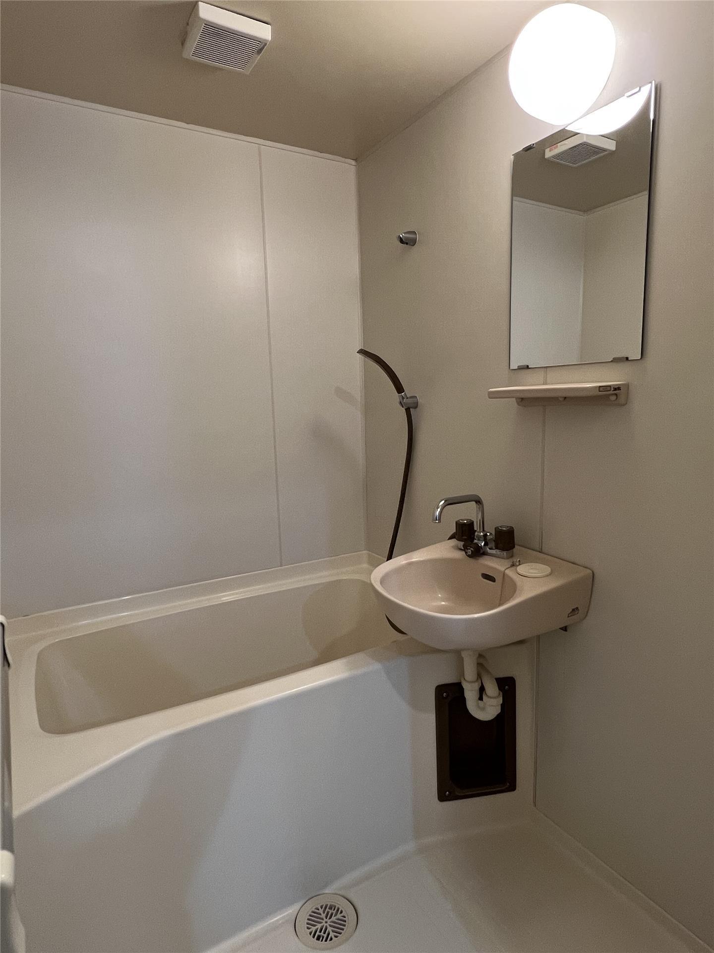 バス・シャワールーム　洗面付きバス