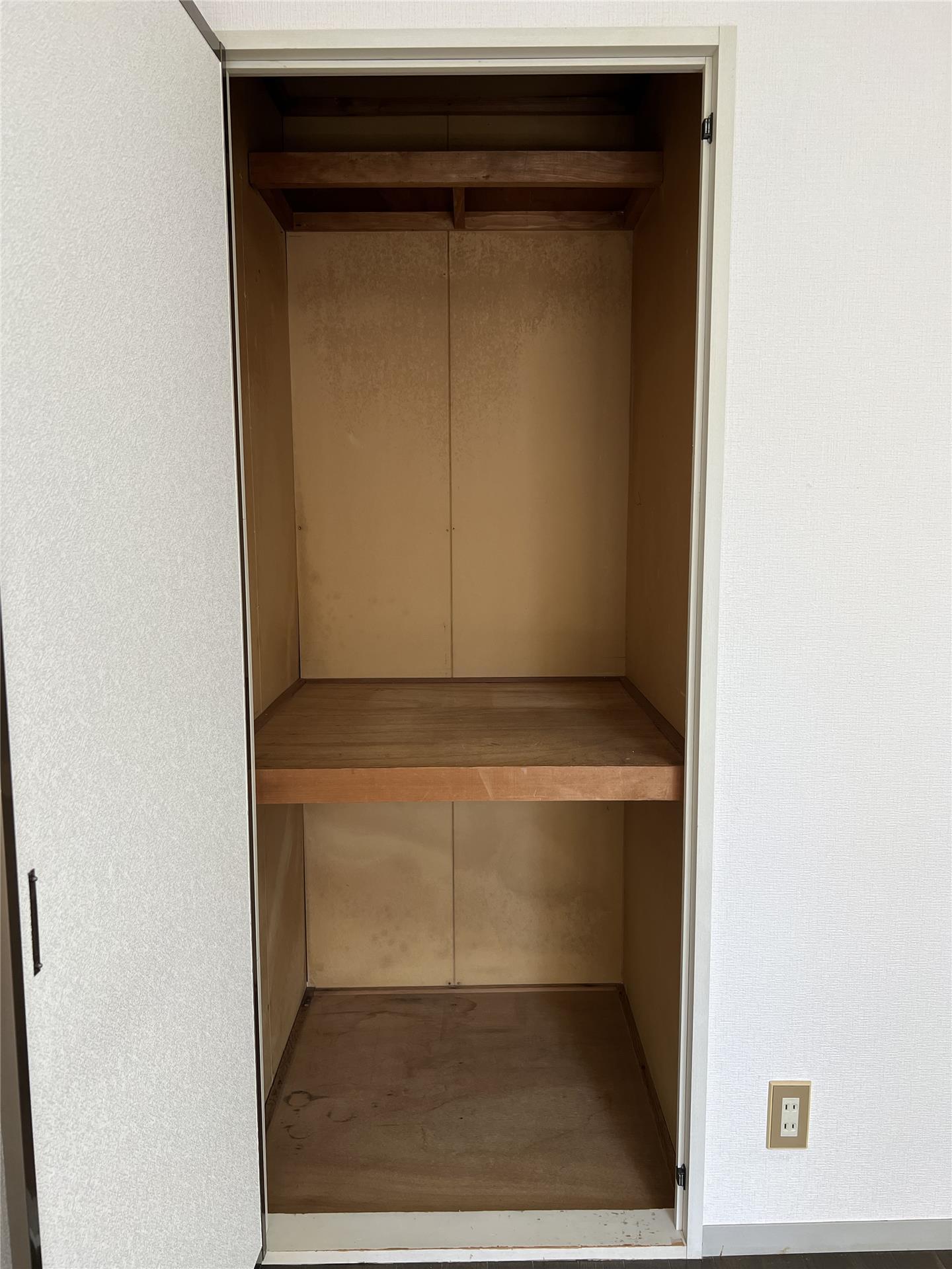 収納　洋室　収納