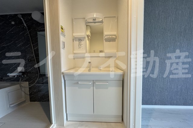 洗面設備　独立洗面台で身支度をすべて済ませてしまいましょう