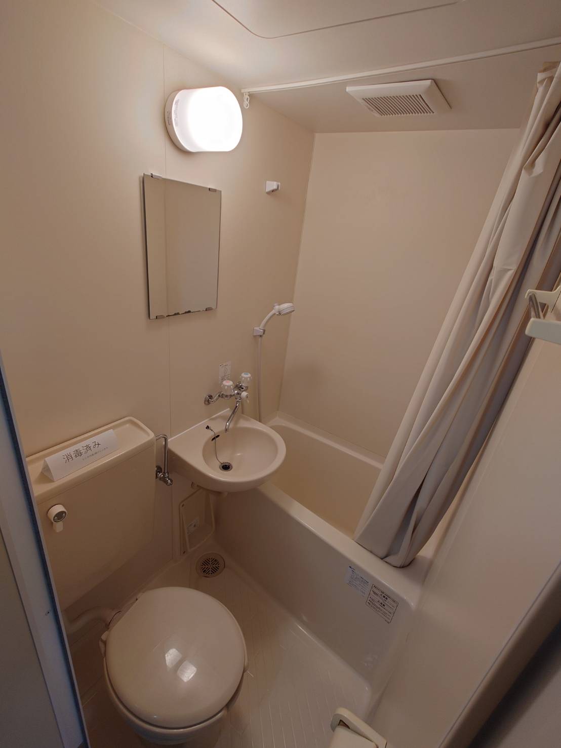 バス・シャワールーム　コンパクトで使いやすいお風呂です