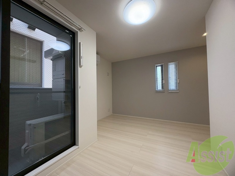 その他　８．２帖の洋室です。一人暮らしのお部屋には丁度良いですね。