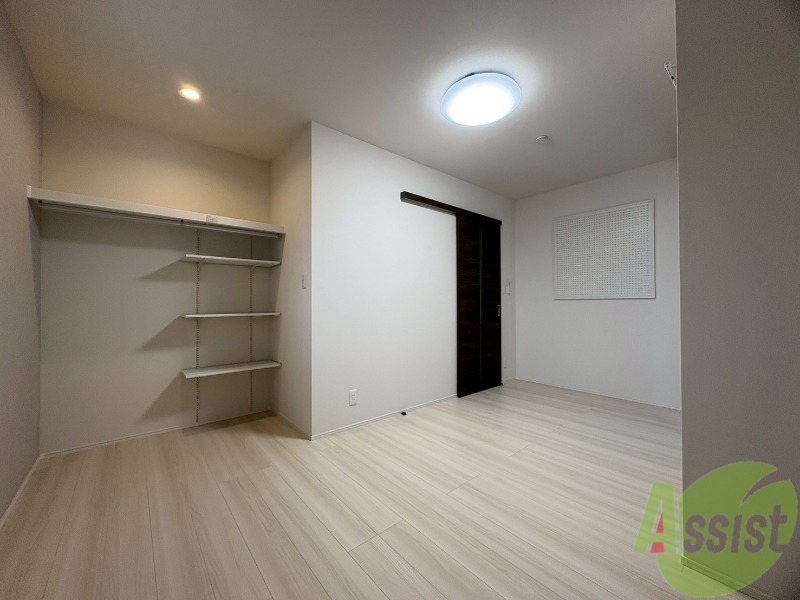 その他　洋室を別角度から撮影しました。開放感がありますよね。