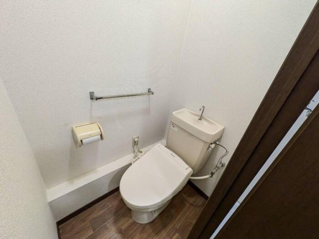 山陽電鉄本線 別府駅 徒歩10分 2階建 築34年のトイレ写真