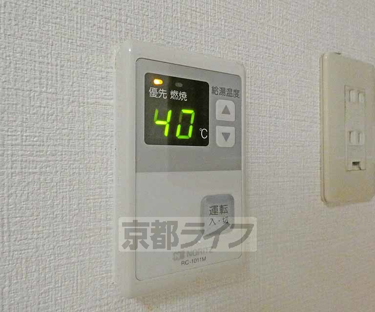 その他設備　給湯器リモコンです。