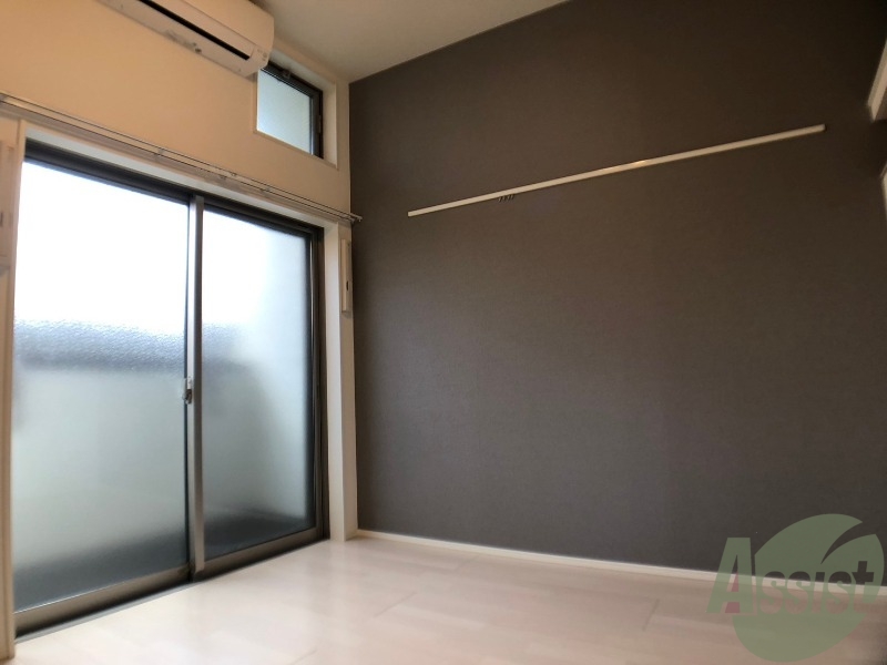 その他部屋・スペース　寝室としてもスペースに余裕があり、陽当たりが良いですね