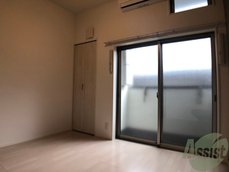 居室・リビング　陽当たりが良く、広々として過ごしやすそうです