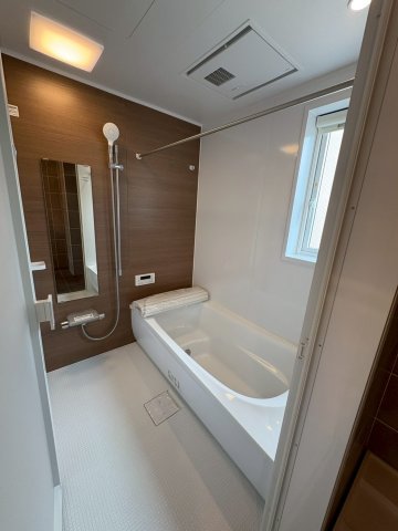 バス・シャワールーム　浴室に窓あり