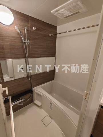 バス・シャワールーム　コンパクトで使いやすいお風呂です