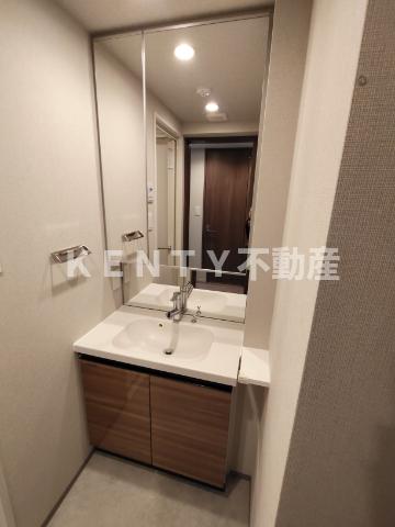 洗面設備　スペースが確保できる洗面所です