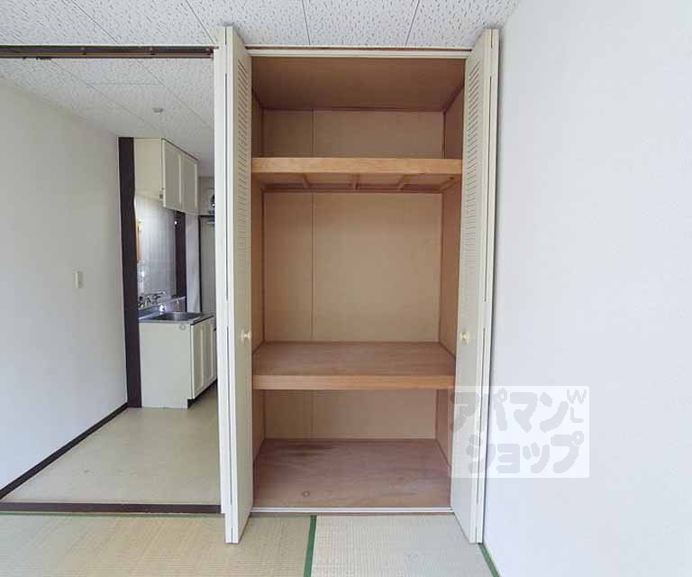 収納　天井まである大きな収納です