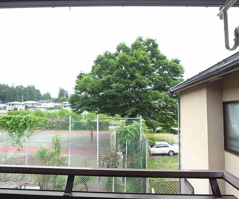 眺望　前面がテニスコートなので日差しが差し込みます