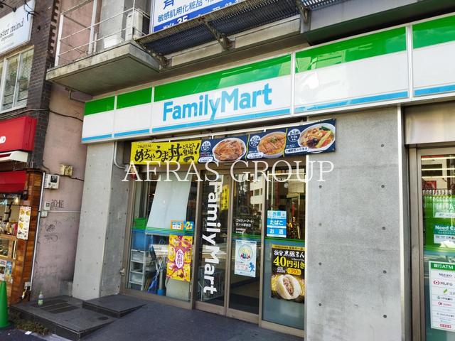 コンビニ　ファミリーマート 代々木駅前店（コンビニ）まで208m