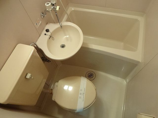 トイレ　※同仕様写真