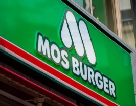 飲食店　モスバーガーカリブ梅島店（飲食店）まで668m