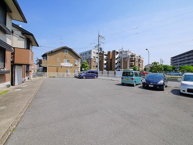 駐車場　車をお持ちの方に嬉しい駐車場付きの物件です