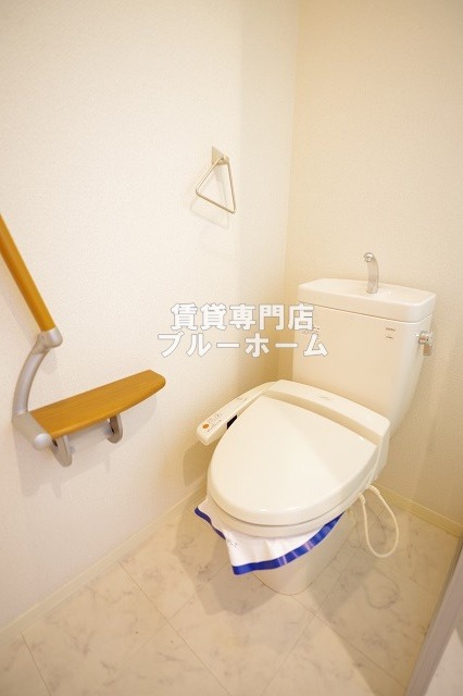 トイレ　温水洗浄付き便座！