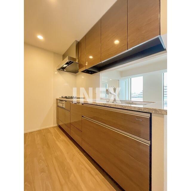 キッチン　3口コンロ付き