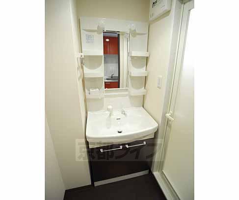 洗面設備　お洒落な洗面台です。