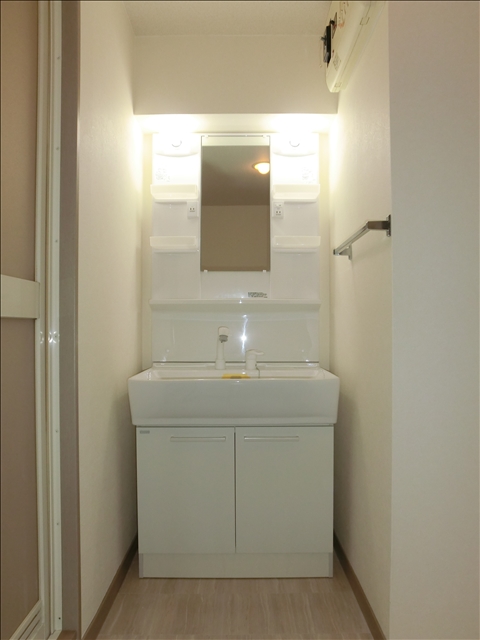 その他部屋・スペース　温水シャワー付き洗面化粧台です♪