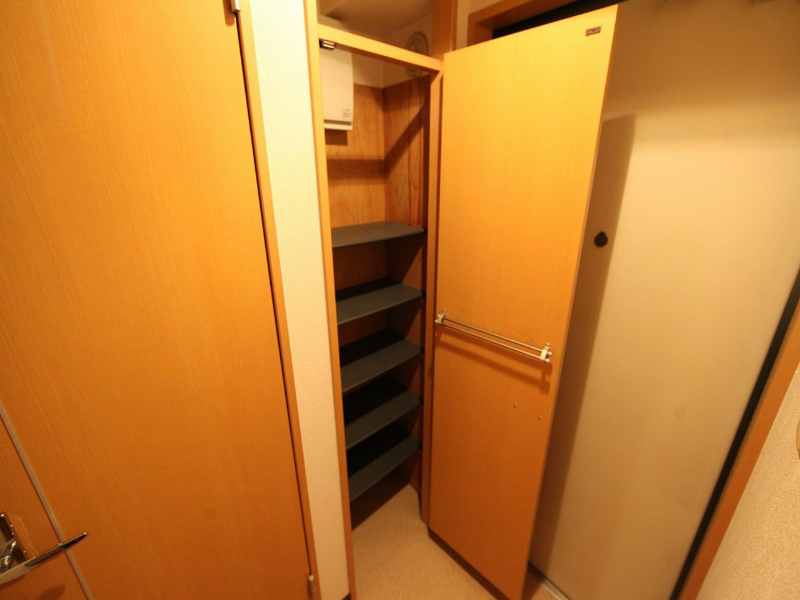 玄関　玄関　シューズボックス付