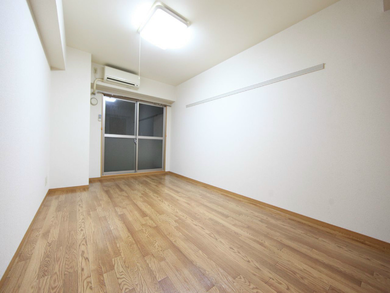 居室・リビング　洋室8.9帖　広々とした洋室