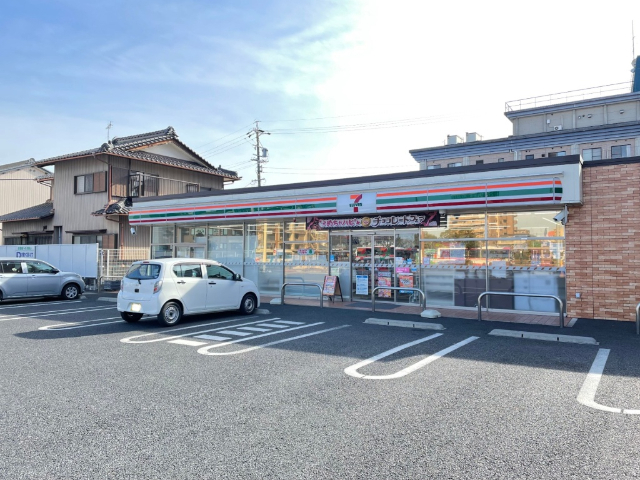 コンビニ　セブンイレブン小牧駅前店（コンビニ）まで272m