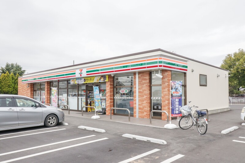 コンビニ　セブンイレブン伊勢崎馬見塚店（コンビニ）まで1174m