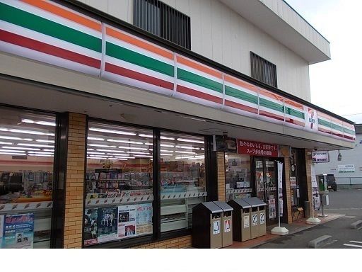 コンビニ　セブンイレブン鎌田店（コンビニ）まで300m