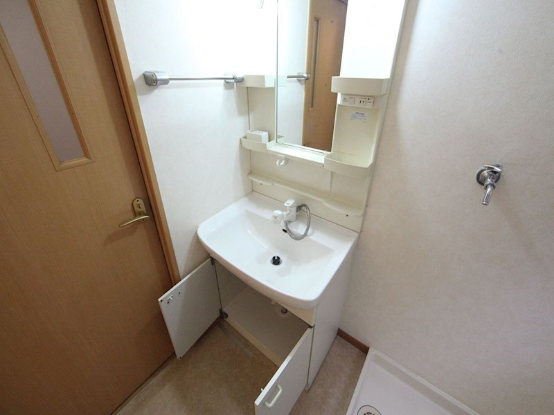 洗面設備　脱衣所　独立洗面台（シャンプードレッサー付）収納スペース有