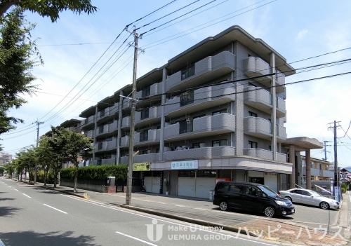 建物外観　鉄筋コンクリート造の豪華なマンションです。オートロックやエレ