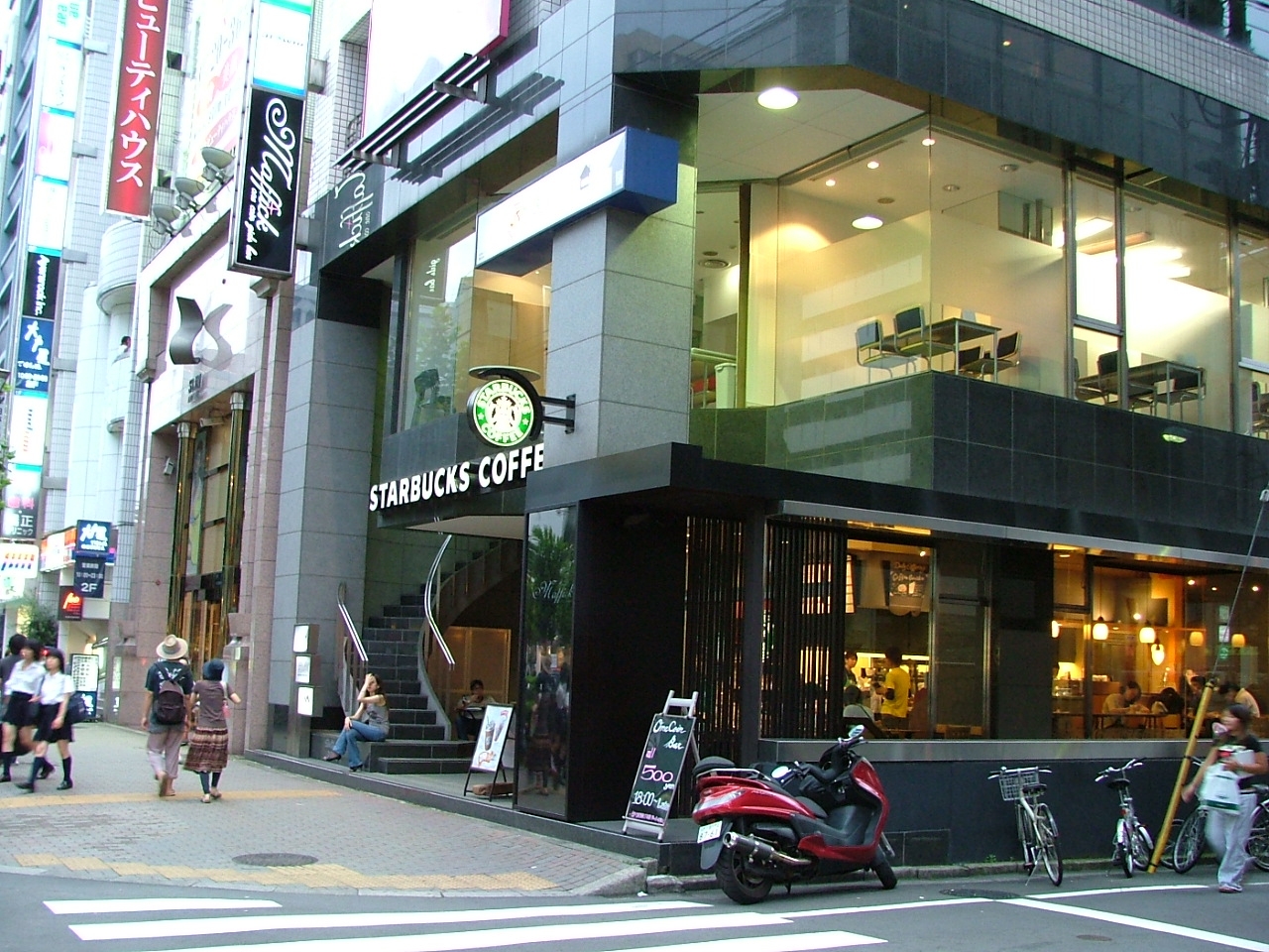 飲食店　スターバックスコーヒー渋谷2丁目店（飲食店）まで110m