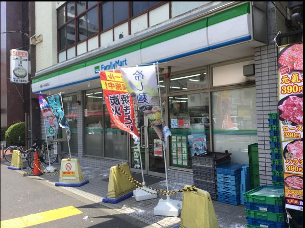 コンビニ　ファミリーマート（コンビニ）まで716m