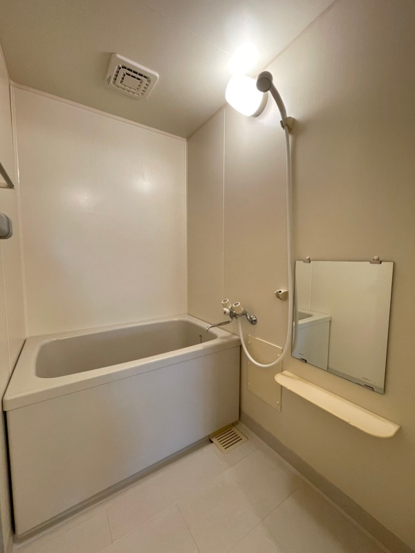 バス・シャワールーム　※反転部屋参考写真