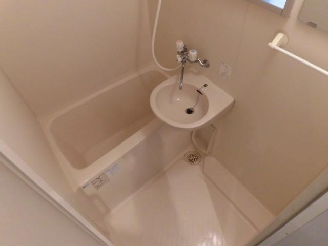 バス・シャワールーム　洗面付で便利です