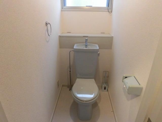 トイレ　窓から日差しが良いですね