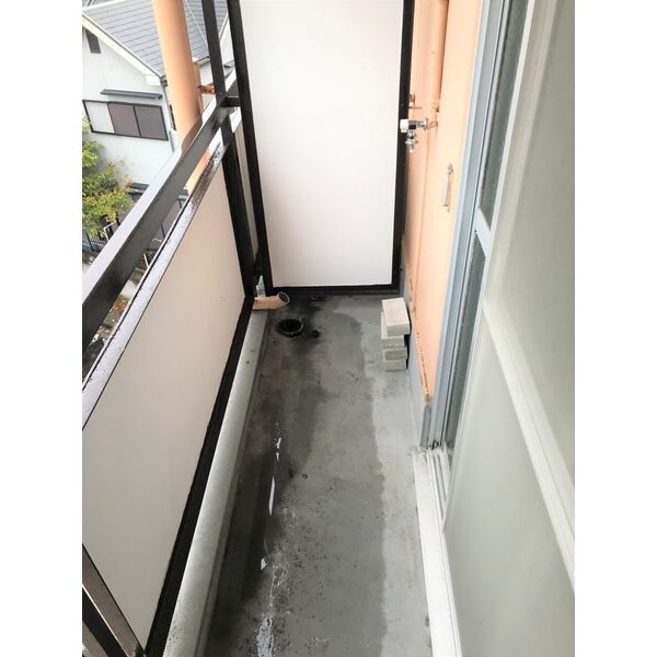 バルコニー　同物件、別号室の写真です。