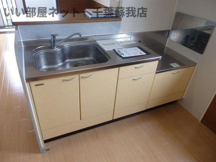 キッチン　コンパクトなキッチンで掃除もラクラク