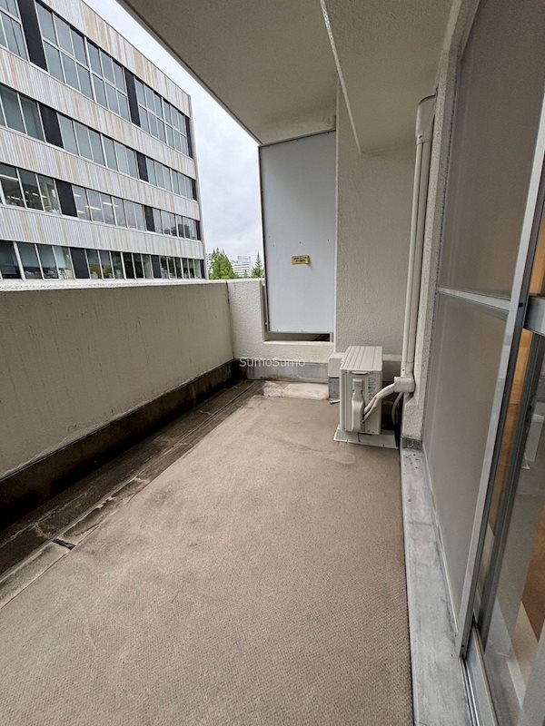 バルコニー　外からの目が気にならないバルコニーで洗濯物が干せます